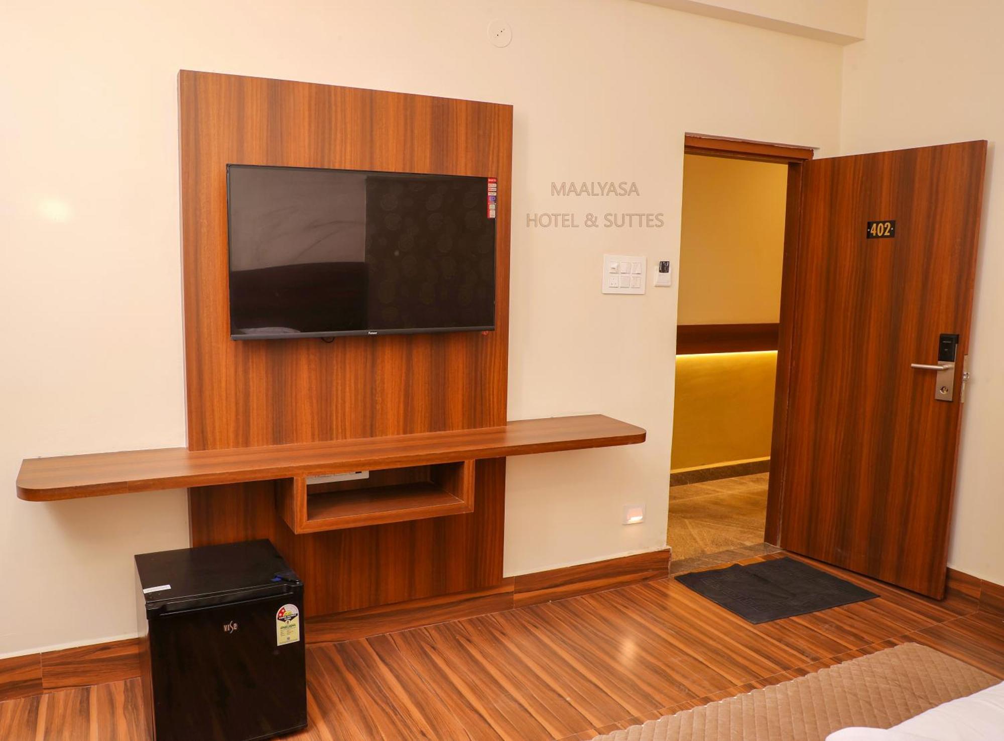 Maalyasa Hotel And Suites Haidarábád Kültér fotó
